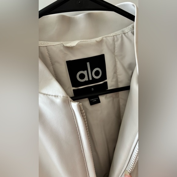 ALO Yoga Faux Leather Off-White Premier Bomber Jacket S *LNWOT* - Picture 6 of 11